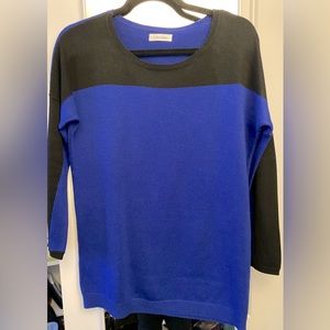 A Calvin Klein sweater in blue and black, size M